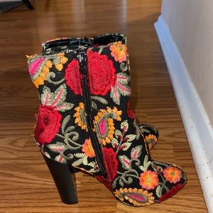 Flower high heel boots!